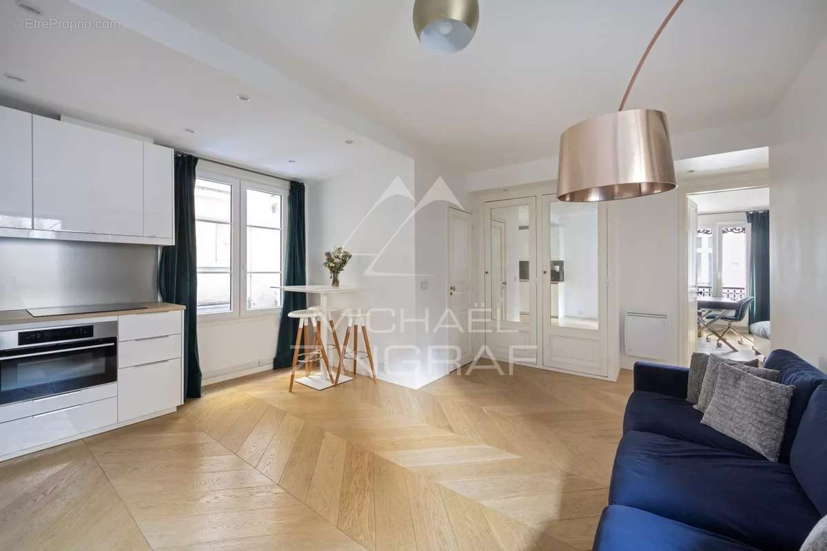 Appartement à PARIS-7E