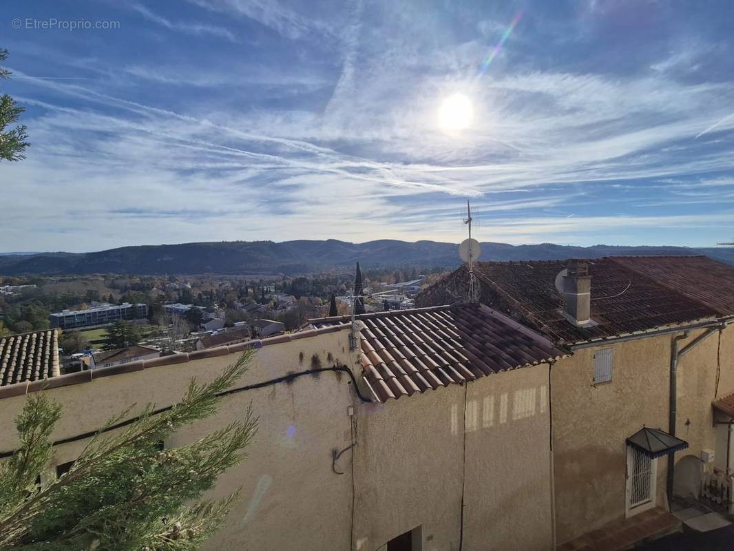 Appartement à GREOUX-LES-BAINS