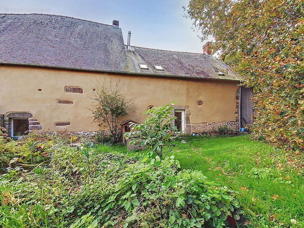 Maison à BAZOUGES-LA-PEROUSE