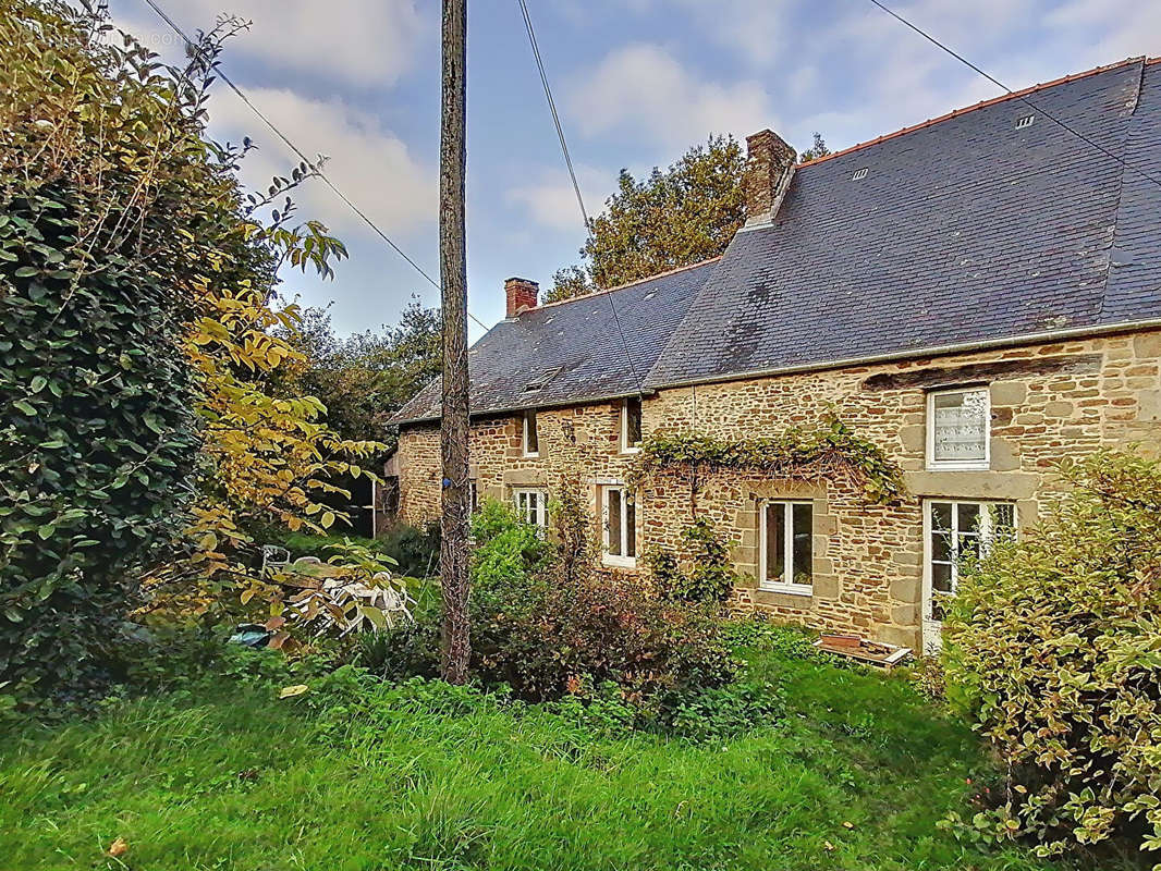 Maison à BAZOUGES-LA-PEROUSE