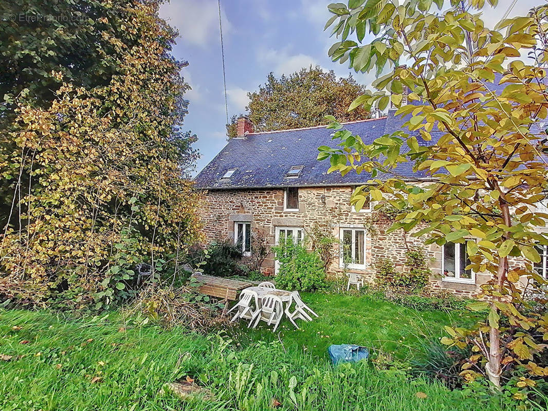 Maison à BAZOUGES-LA-PEROUSE