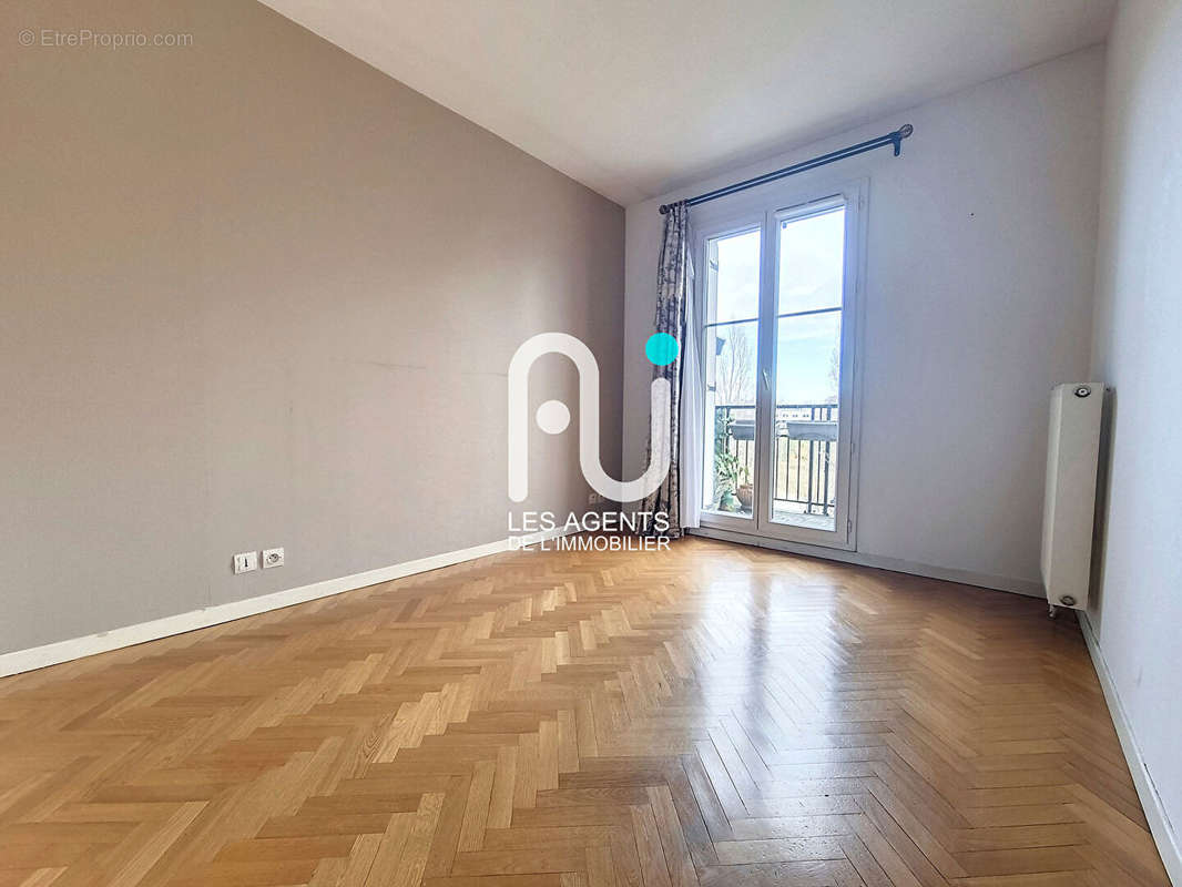 Appartement à VILLENEUVE-LA-GARENNE