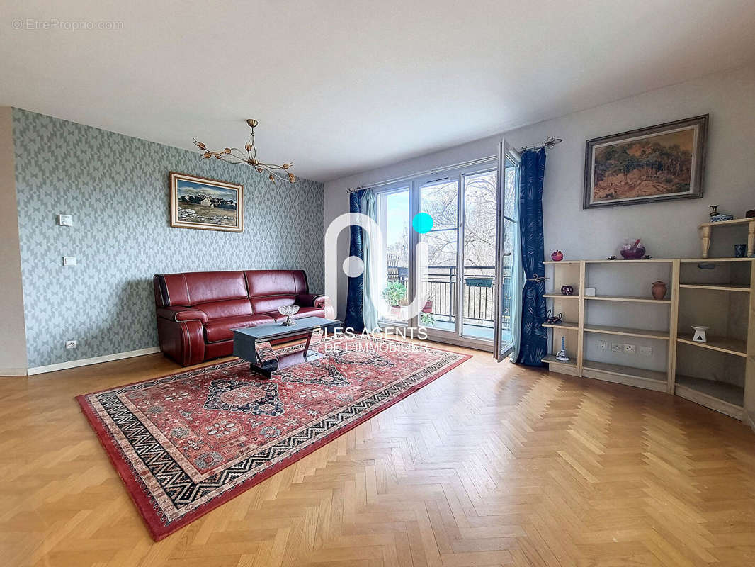 Appartement à VILLENEUVE-LA-GARENNE