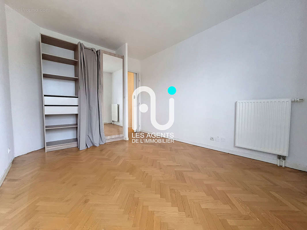 Appartement à VILLENEUVE-LA-GARENNE