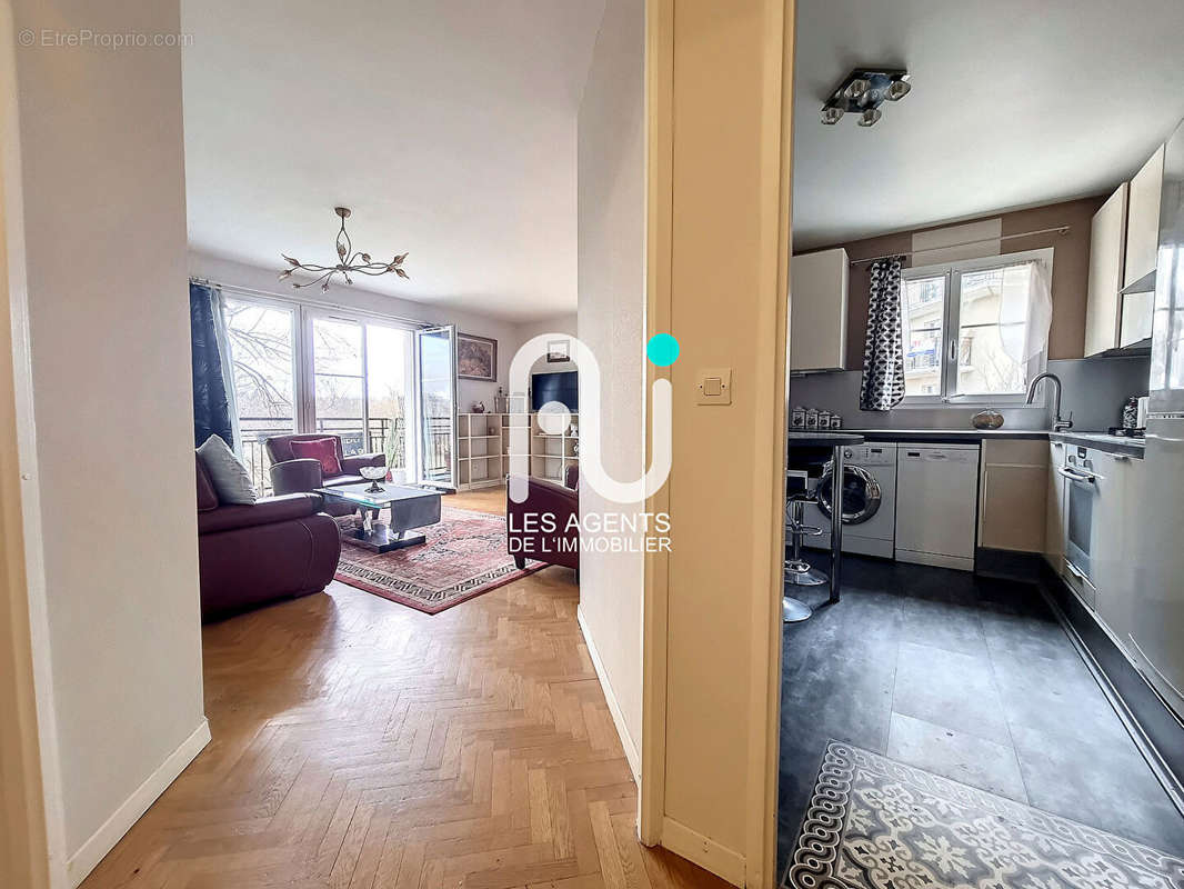 Appartement à VILLENEUVE-LA-GARENNE