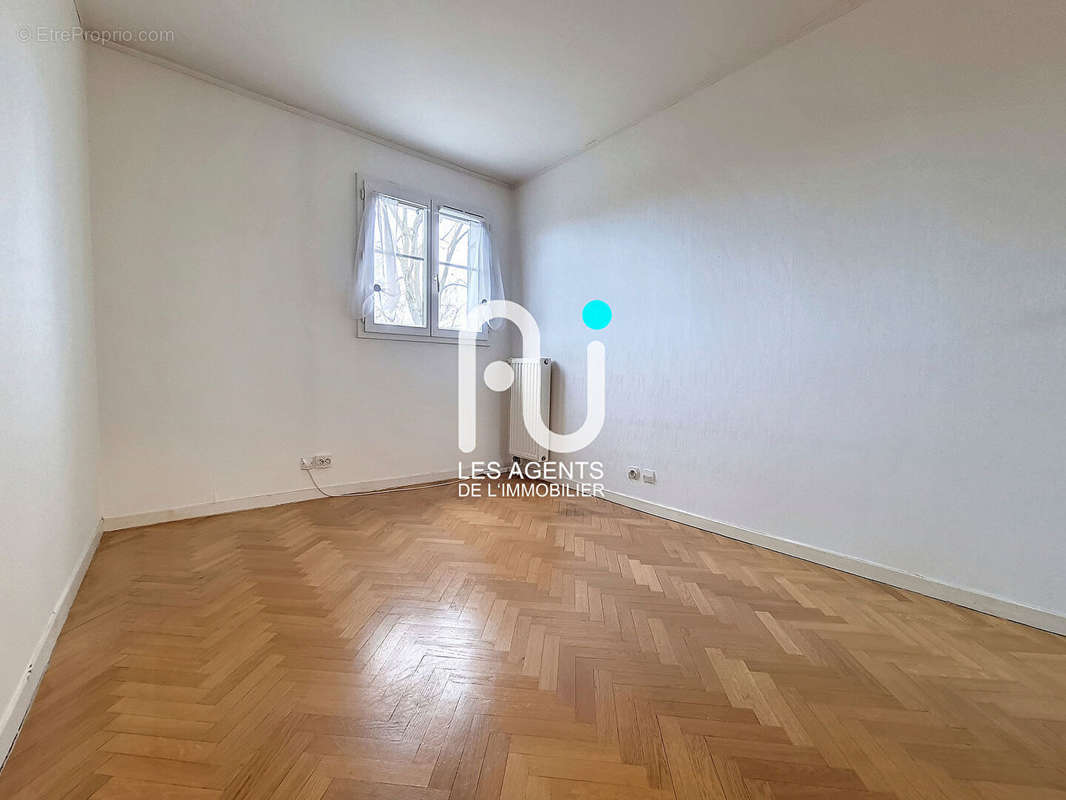 Appartement à VILLENEUVE-LA-GARENNE