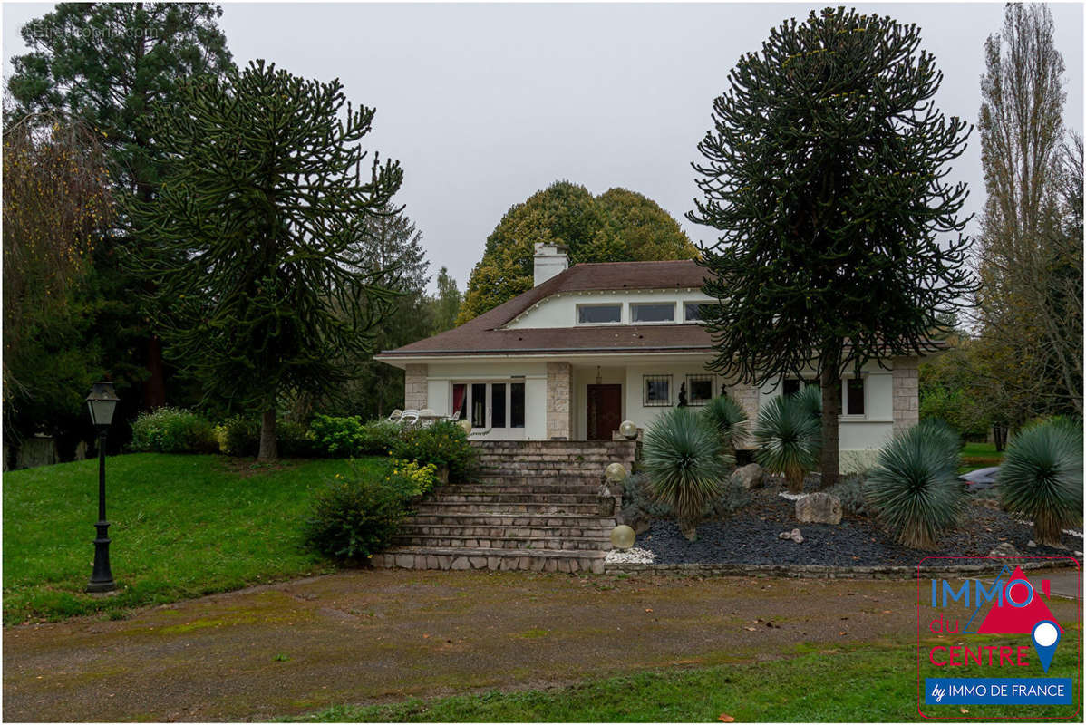 Maison à JOUY