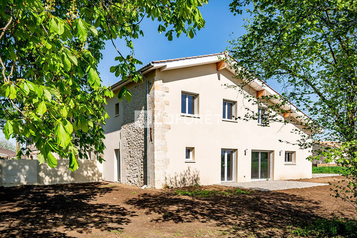 Maison à AUBIE-ET-ESPESSAS