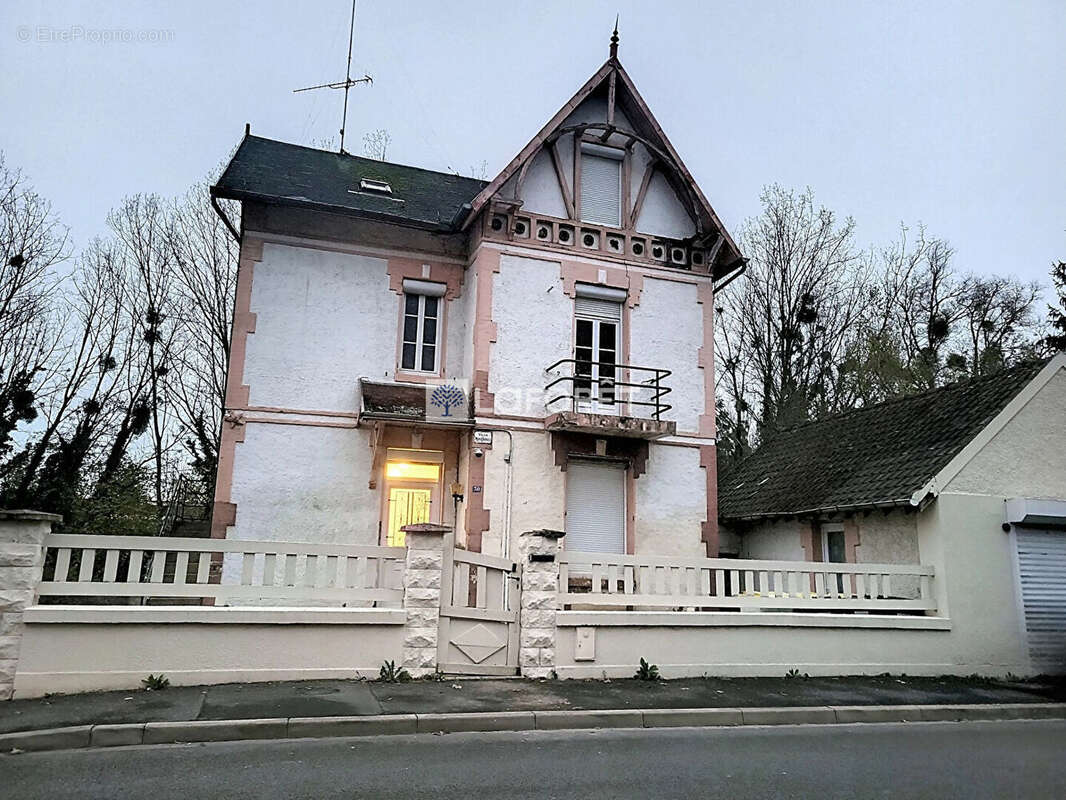 Maison à CHARMES