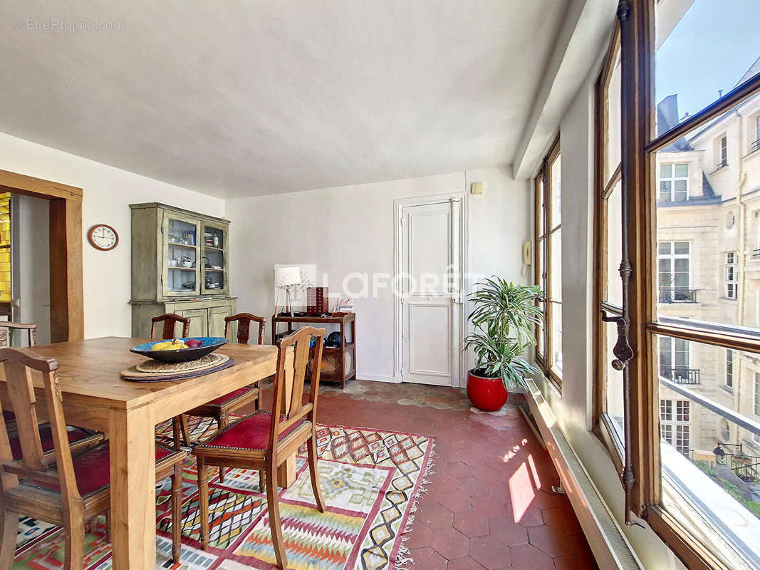 Appartement à PARIS-2E