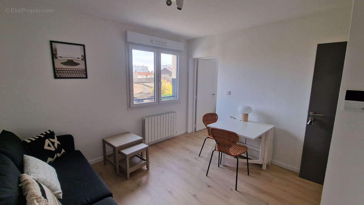 Appartement à PIERRE-BENITE