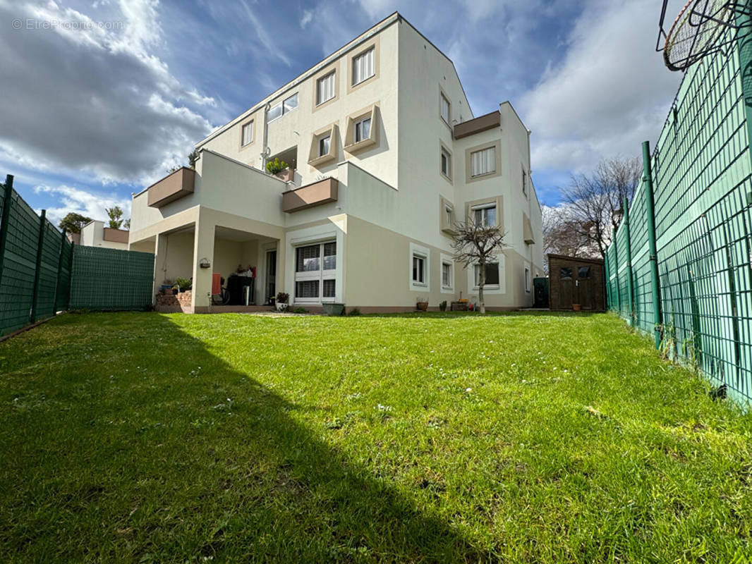 Appartement à SARTROUVILLE