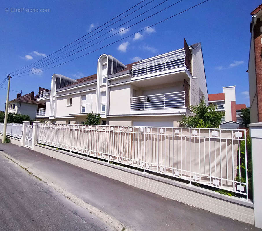 Appartement à SARTROUVILLE