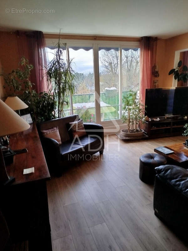 Appartement à NEAUPHLE-LE-CHATEAU