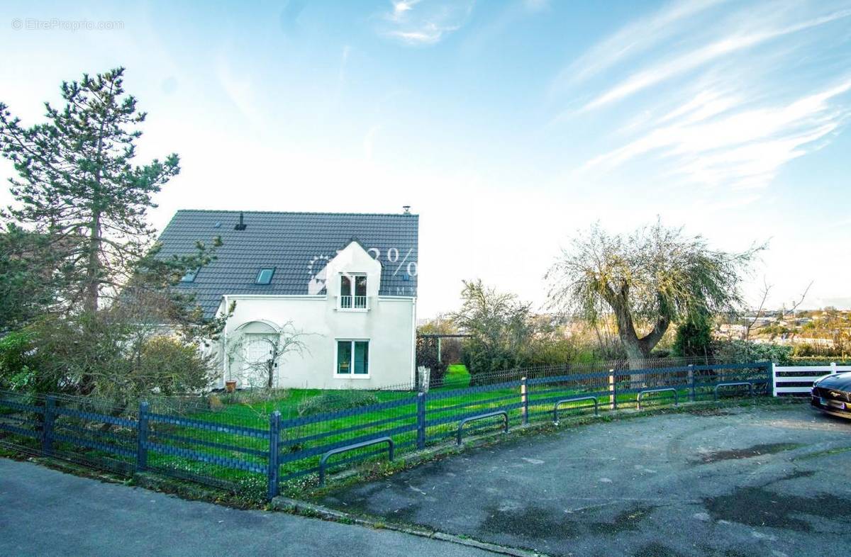 Maison à SAINT-MARTIN-BOULOGNE