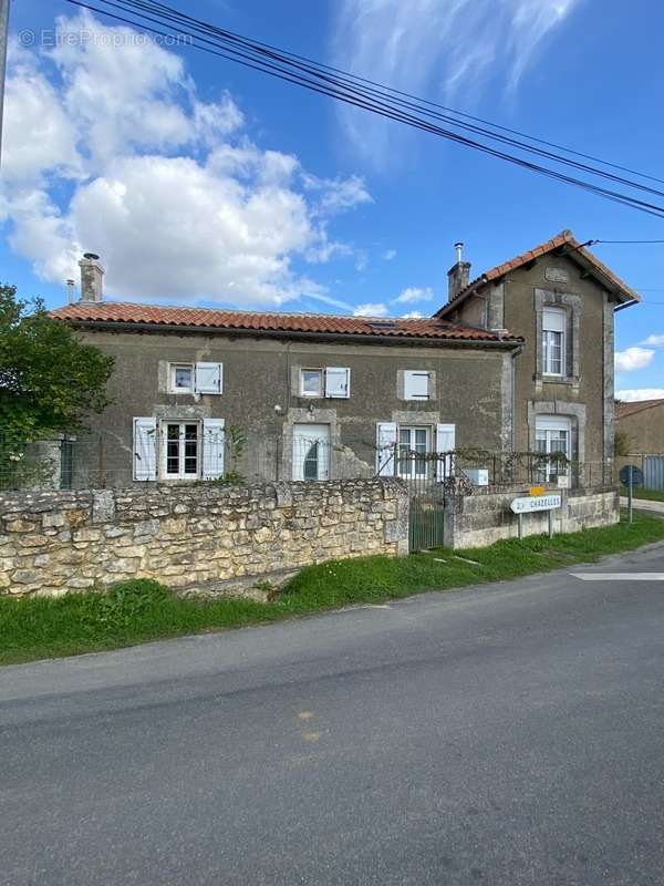 Maison à CHAZELLES