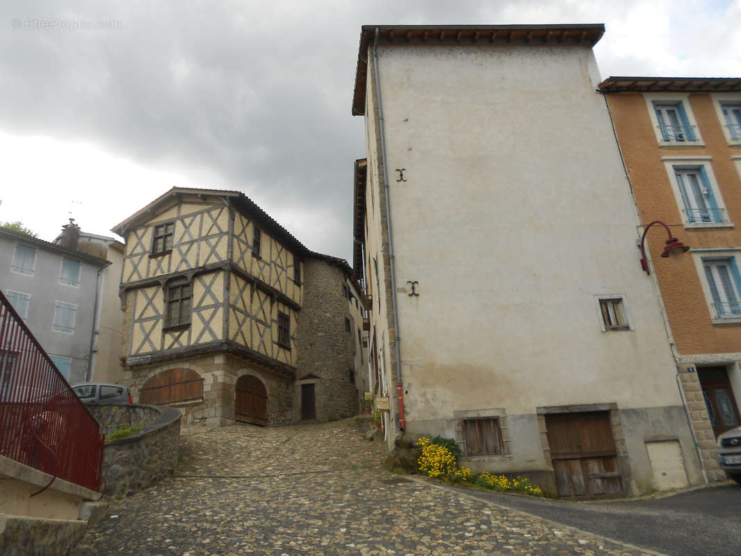 Maison à OLLIERGUES