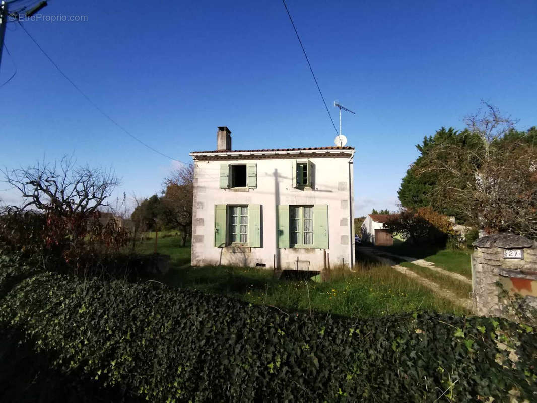 Maison à SAINT-ROMAIN-DE-BENET