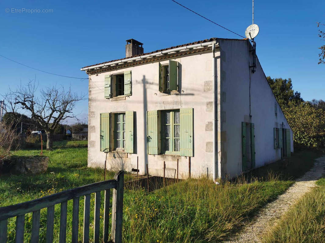 Maison à SAINT-ROMAIN-DE-BENET