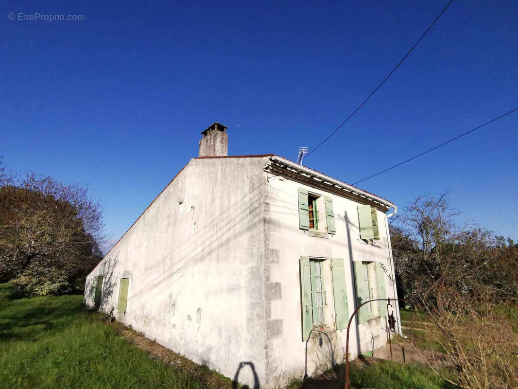 Maison à SAINT-ROMAIN-DE-BENET