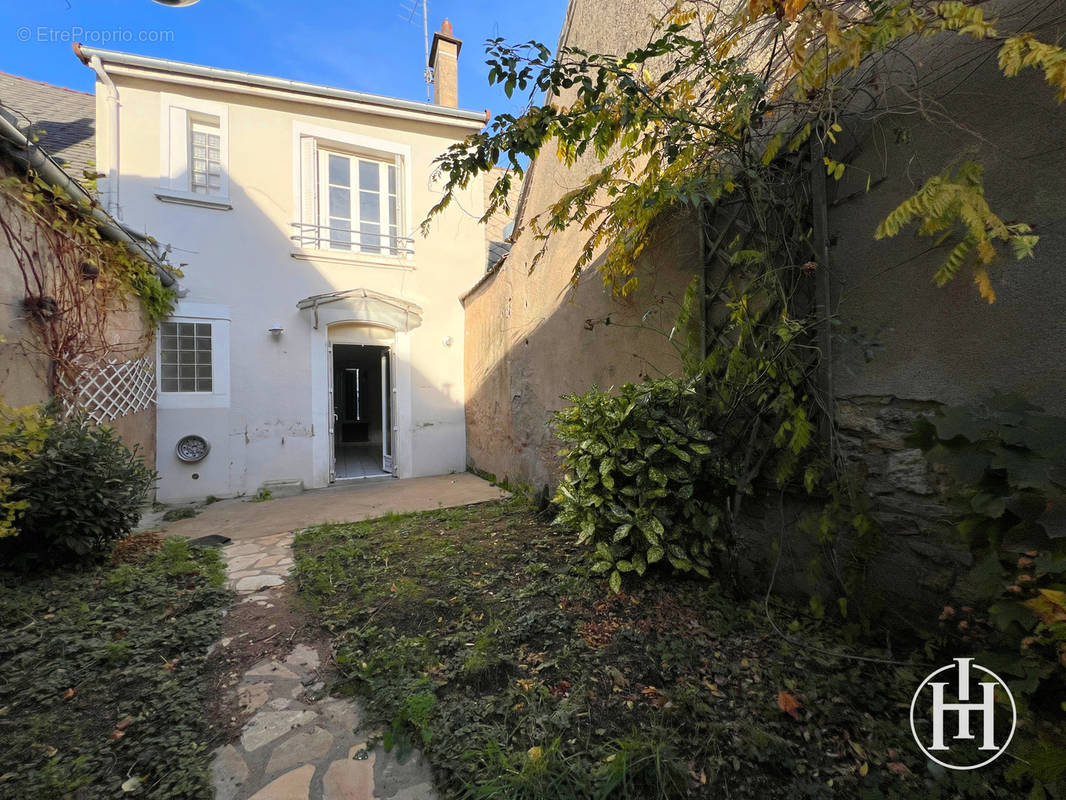 Maison à SAINT-AMAND-MONTROND