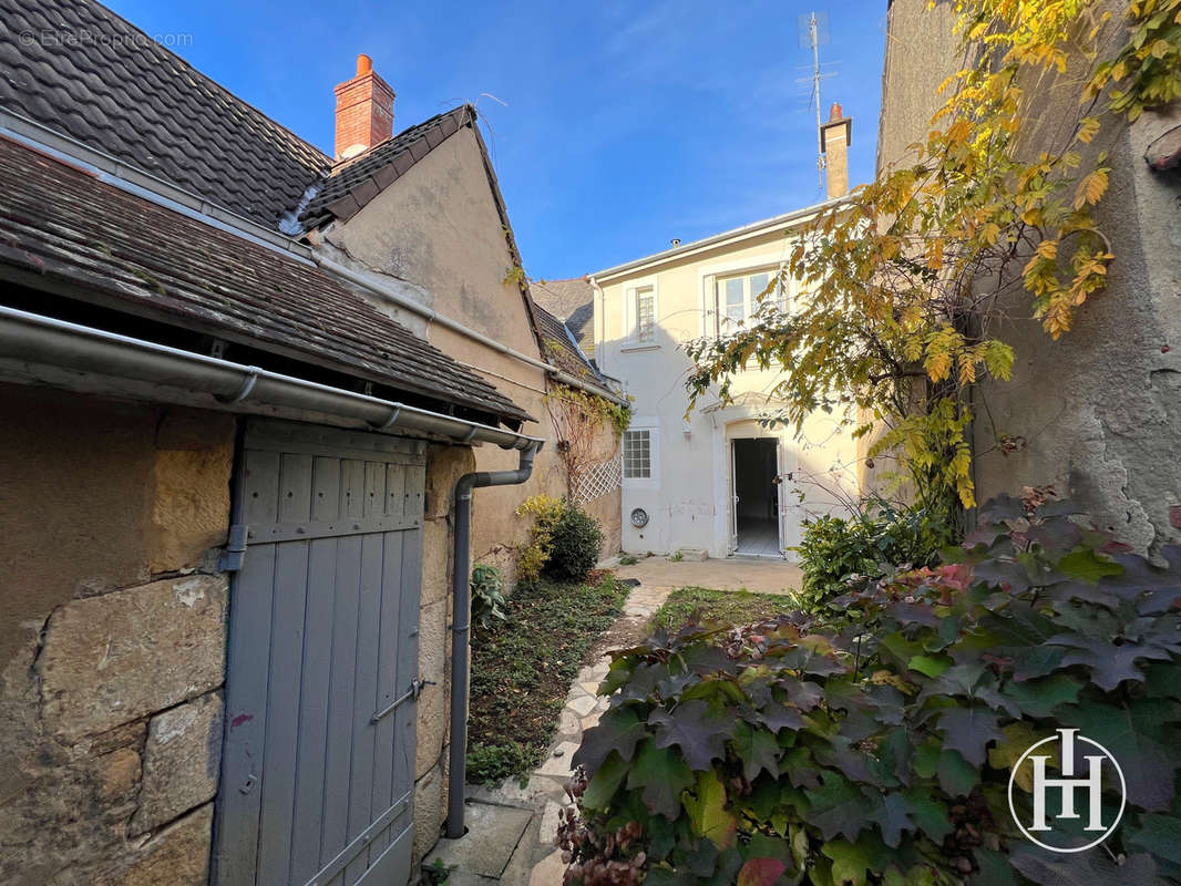 Maison à SAINT-AMAND-MONTROND