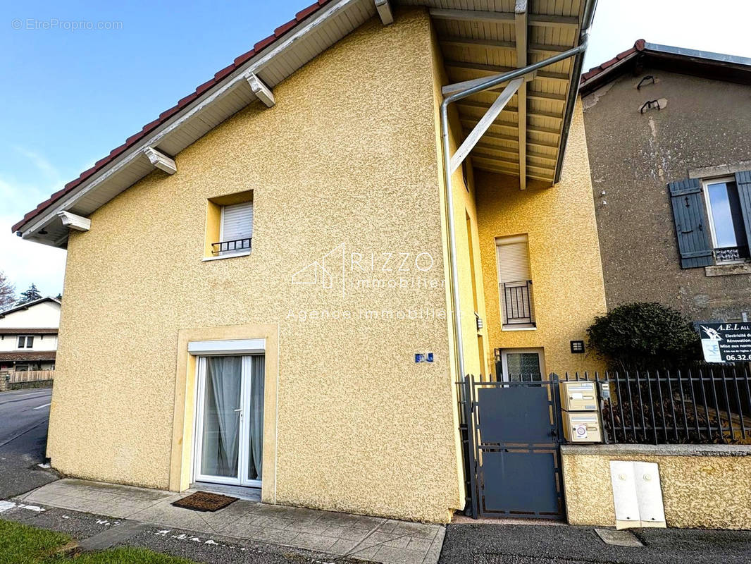 Maison à SAINT-GENIS-POUILLY