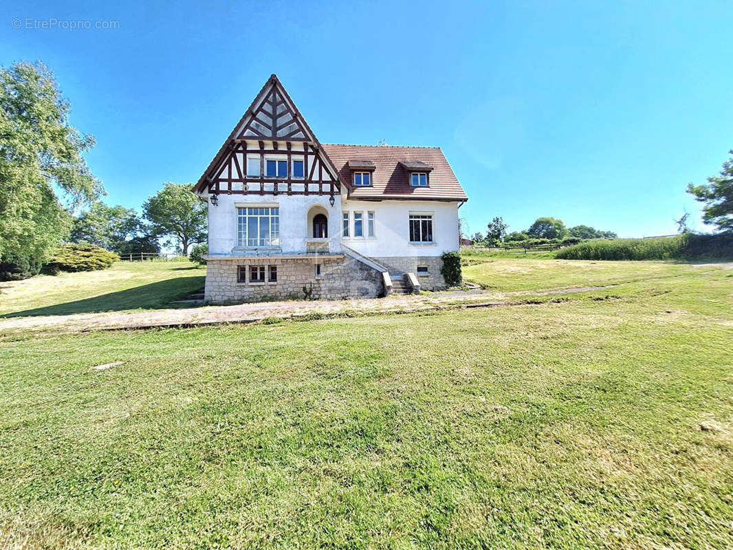 Maison à AMIGNY-ROUY