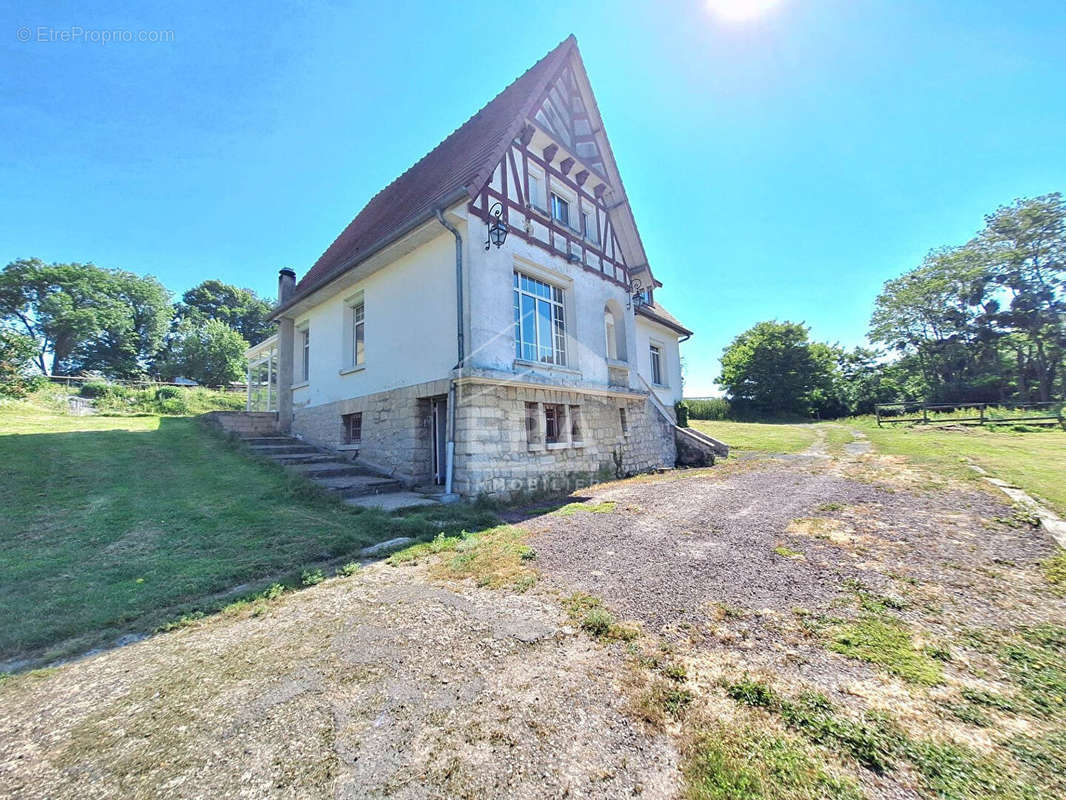 Maison à AMIGNY-ROUY