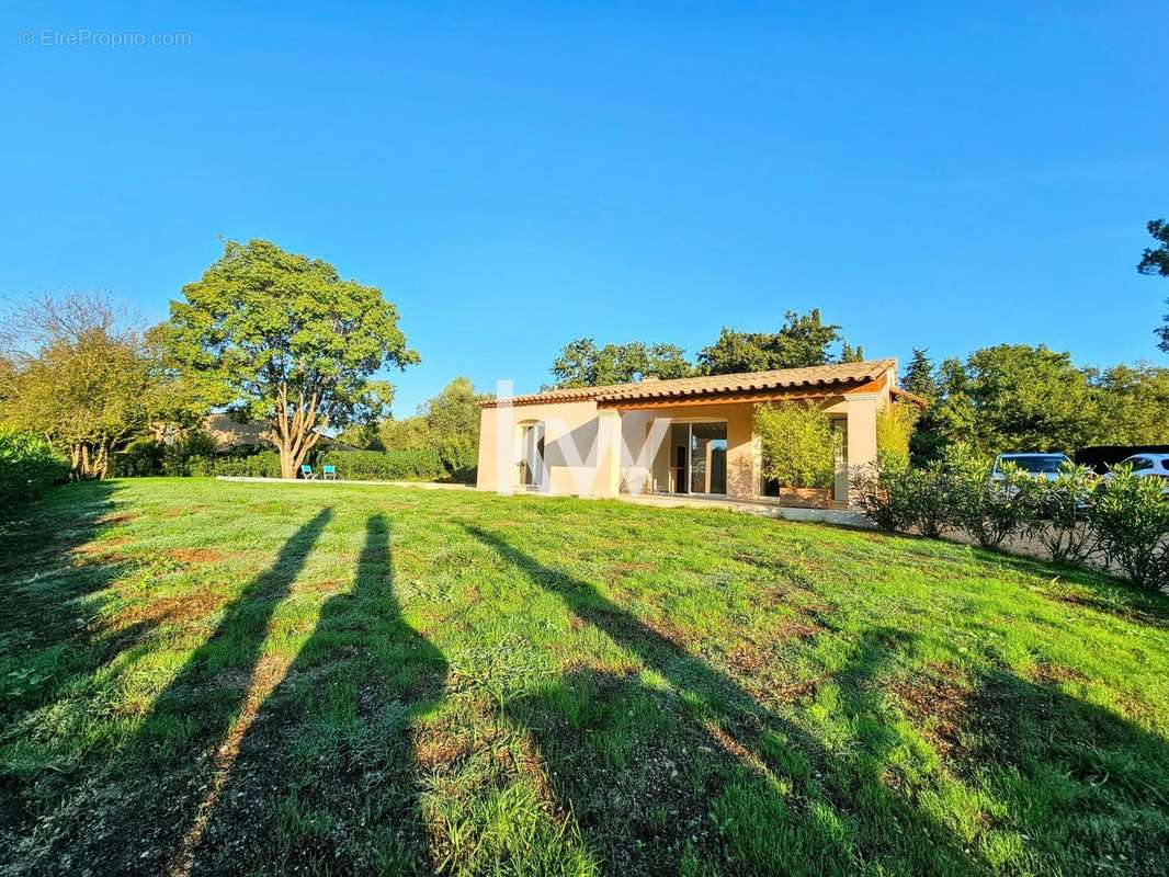 Maison à CHATEAUNEUF-GRASSE