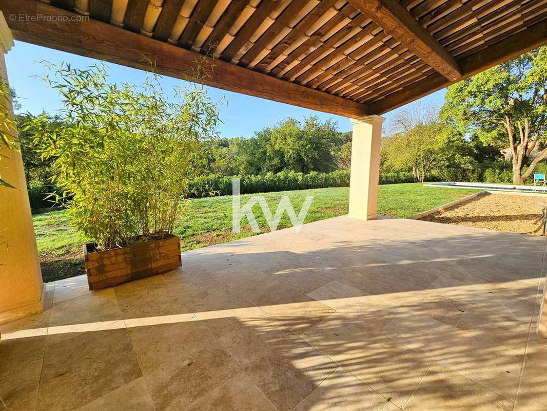 Maison à CHATEAUNEUF-GRASSE