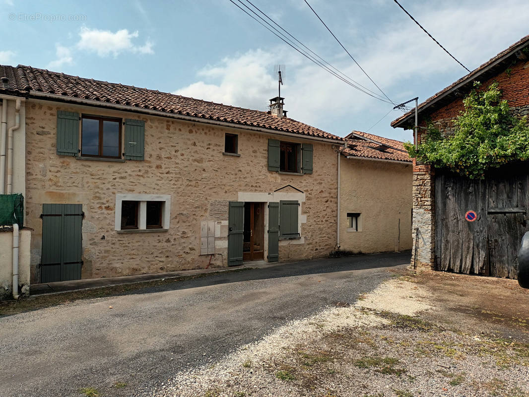 Maison à CHASSENEUIL-SUR-BONNIEURE