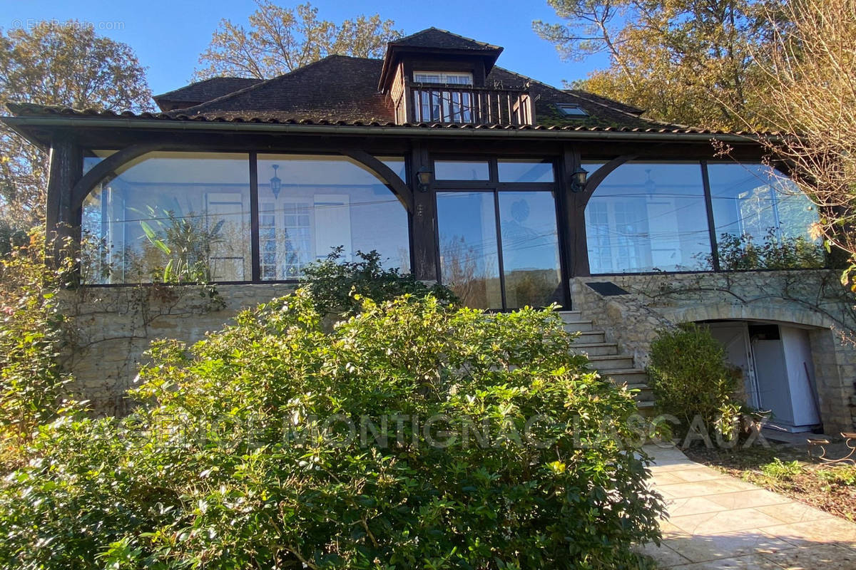 Maison à SAINT-LEON-SUR-VEZERE