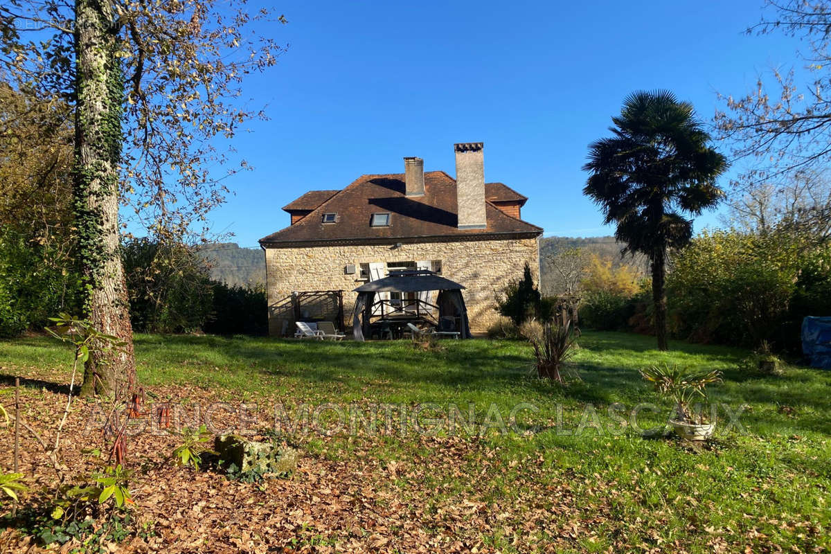 Maison à SAINT-LEON-SUR-VEZERE