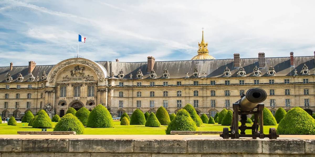 Appartement à PARIS-7E