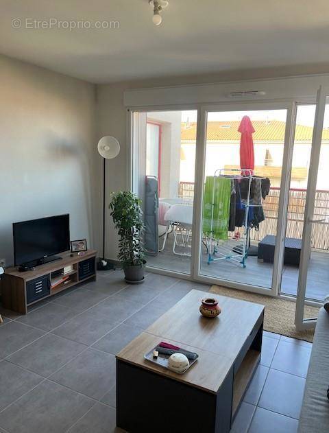   - Appartement à SAINT-JUST-SAINT-RAMBERT