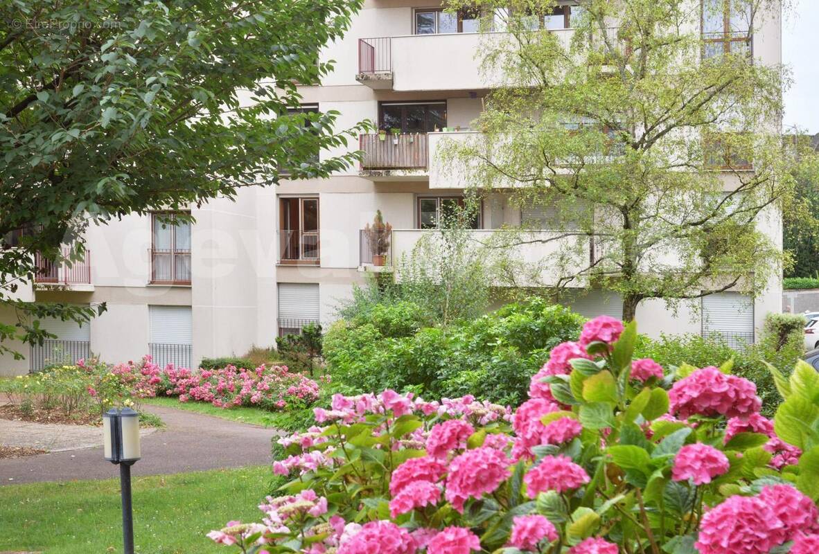 appartement avec balcon - Appartement à MONTGERON