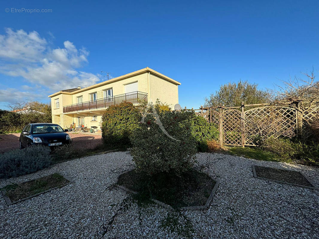 Maison à SAINT-MAIXENT-SUR-VIE