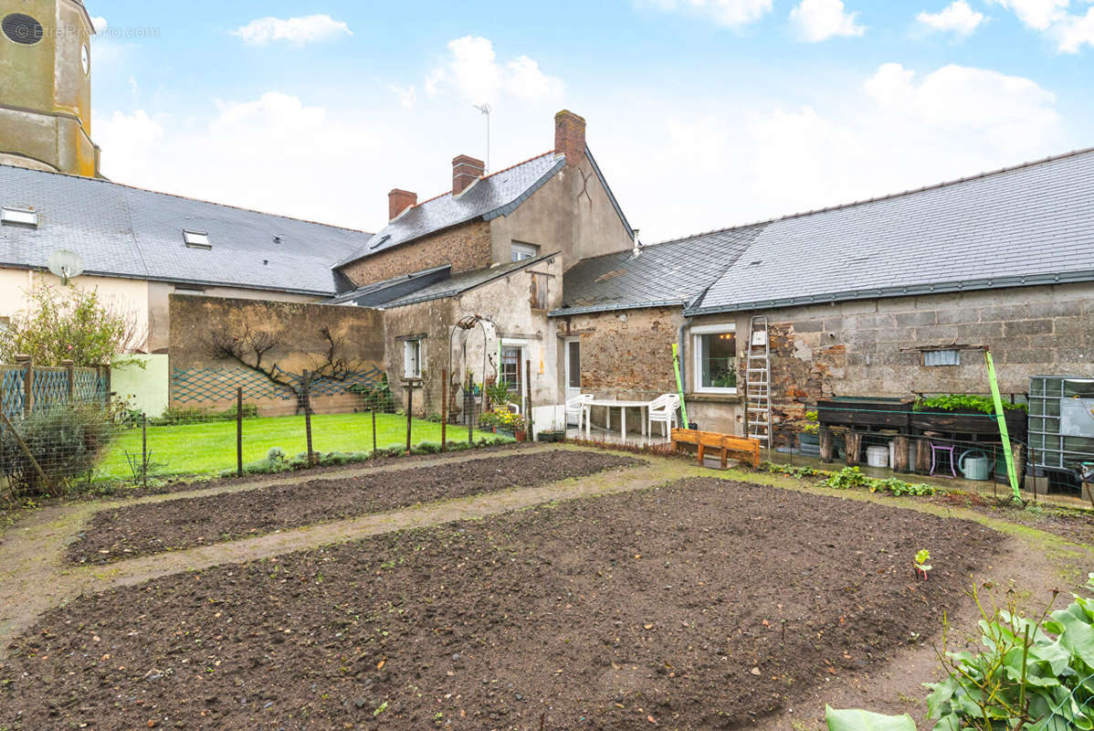 Maison à LE LOUROUX-BECONNAIS