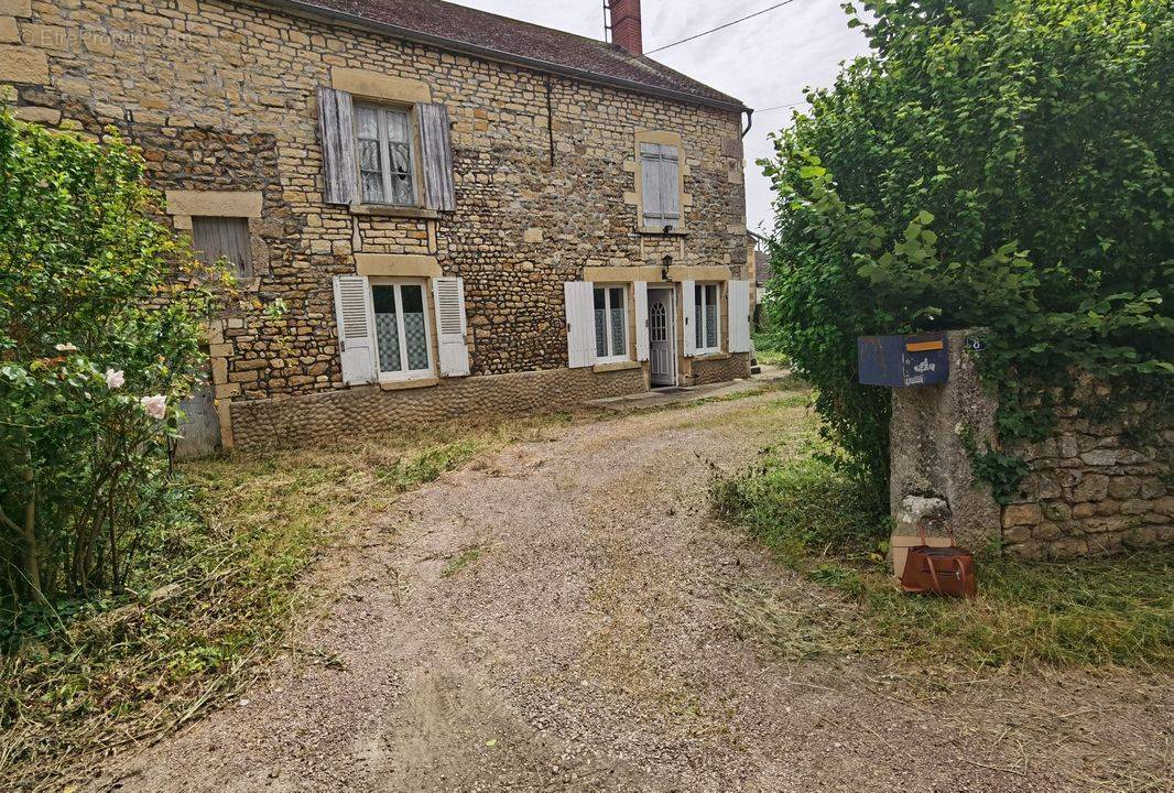 Maison à TANNAY