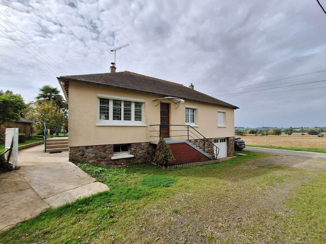 Maison à BOUCHAMPS-LES-CRAON