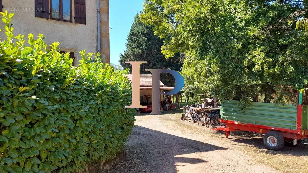 Commerce à PARAY-LE-MONIAL