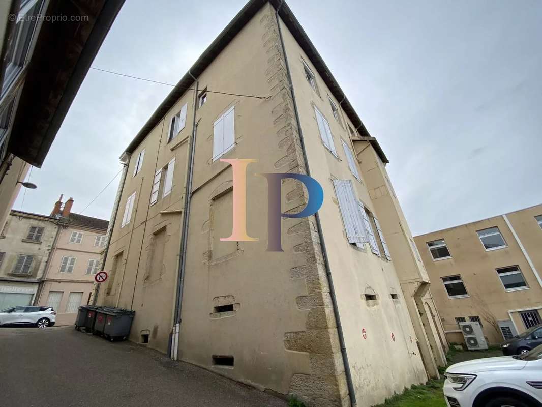 Appartement à LA CLAYETTE