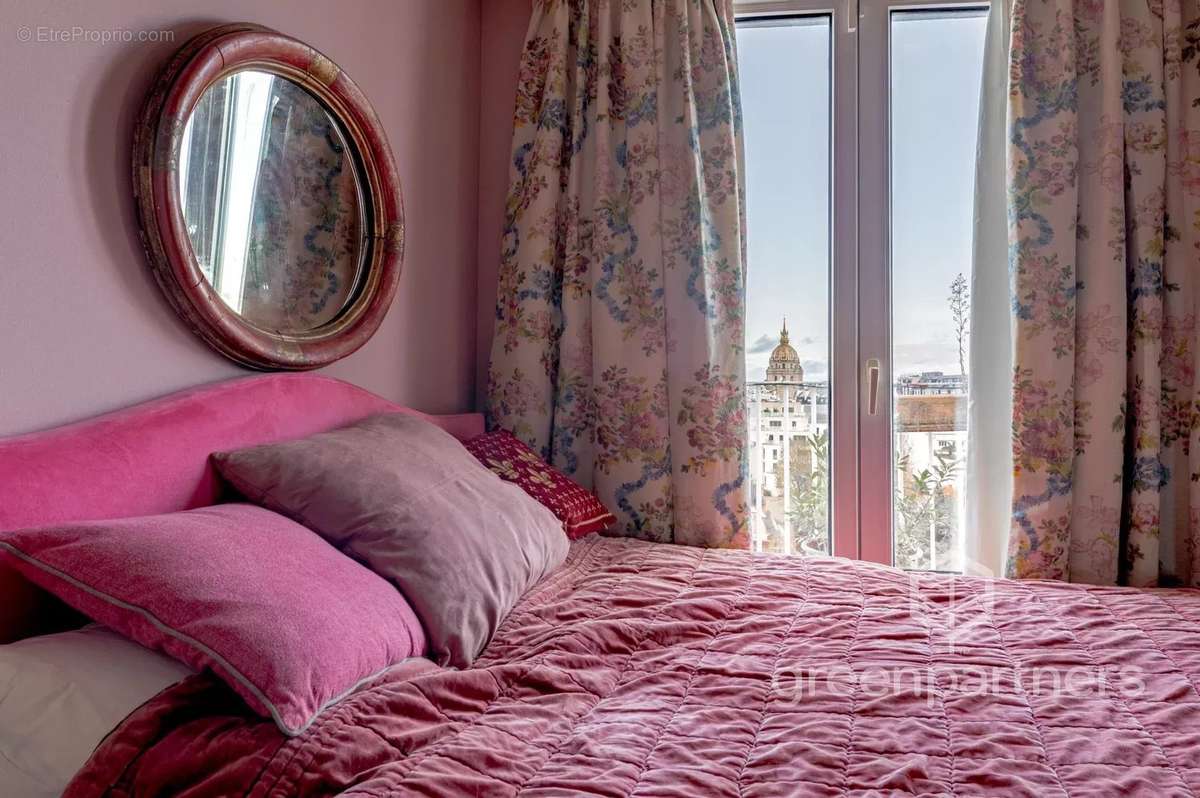 Appartement à PARIS-7E