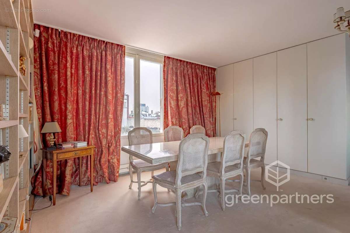 Appartement à PARIS-7E