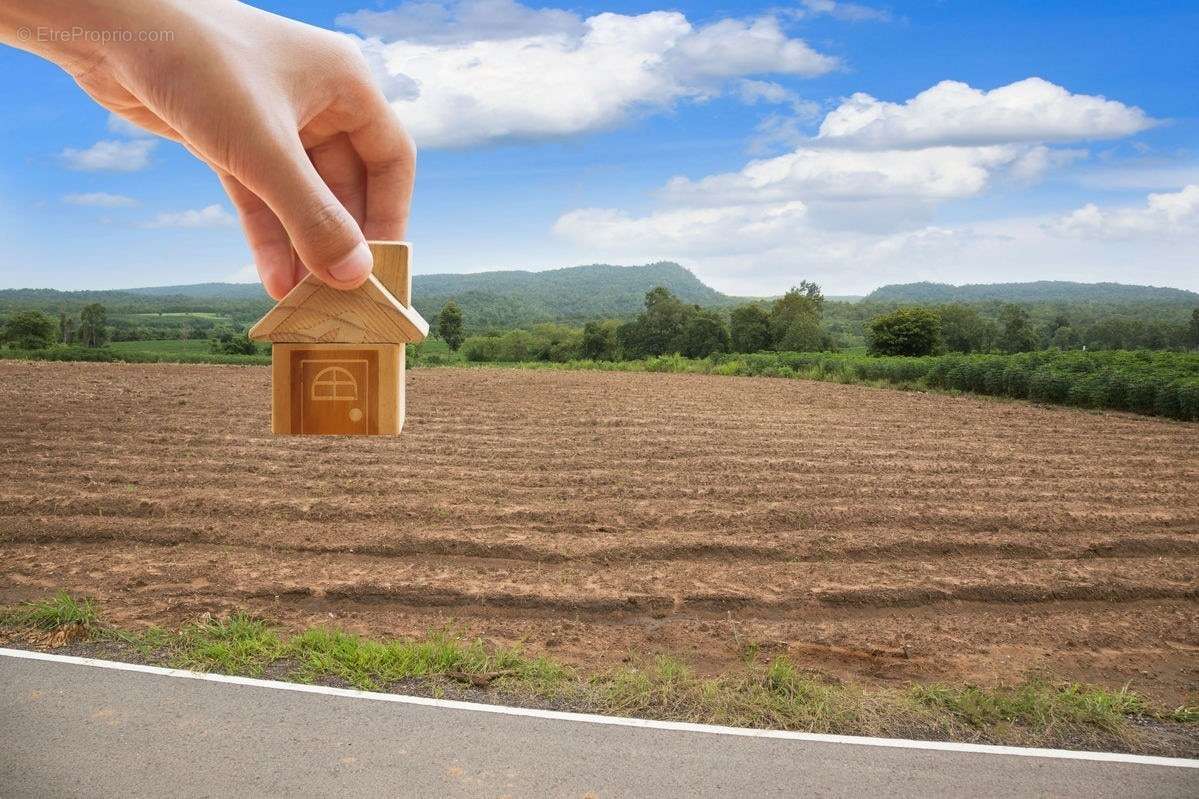 Terrain à CHANIERS