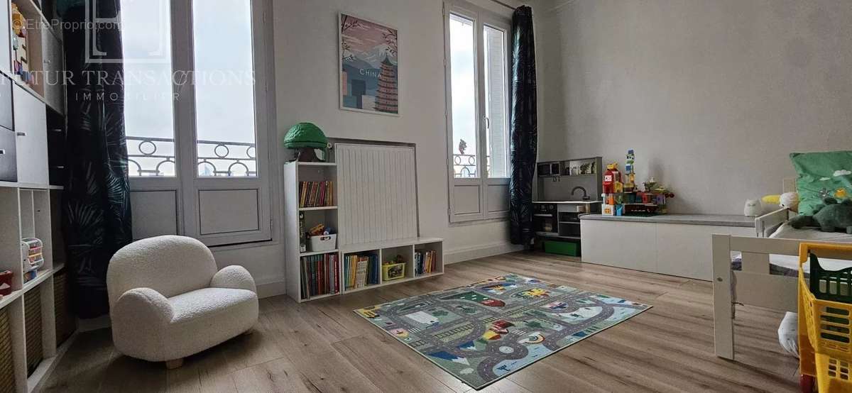 Appartement à LA GARENNE-COLOMBES