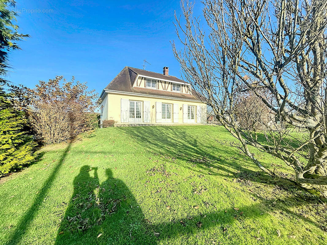 Maison à BOURG-ACHARD