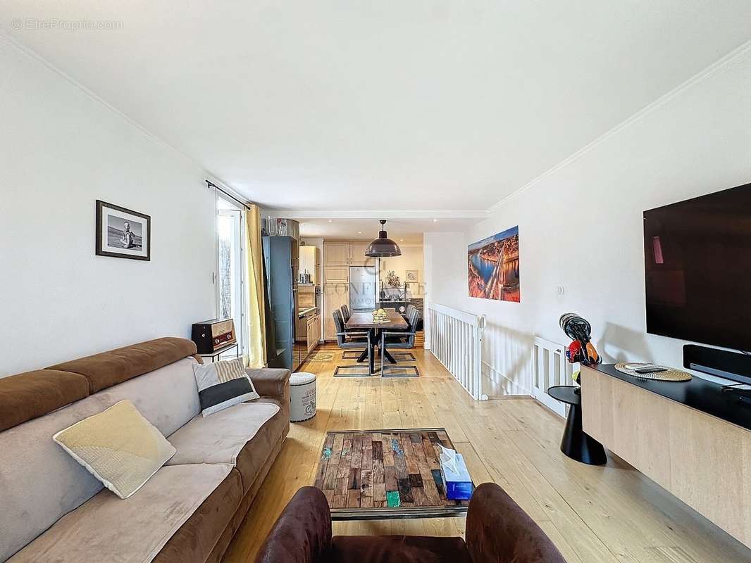 Appartement à SAINT-LAURENT-DU-VAR