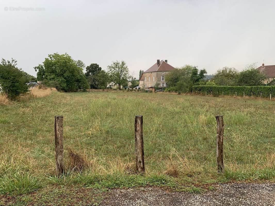 Terrain à BEAUJEU-SAINT-VALLIER-PIERREJUX-ET-QUITTEUR